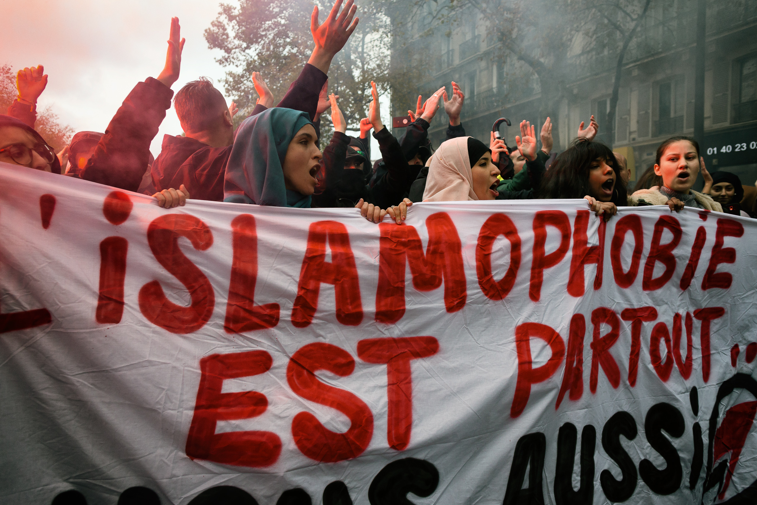 Притесненных мусульман. Мусульмане во Франции. Исламофобия во Франции. Французы мусульмане.