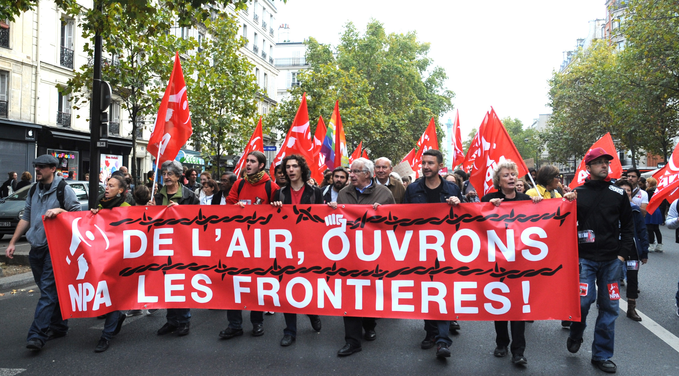 Paris : Avec les migrants, une manifestation réussie | NPA